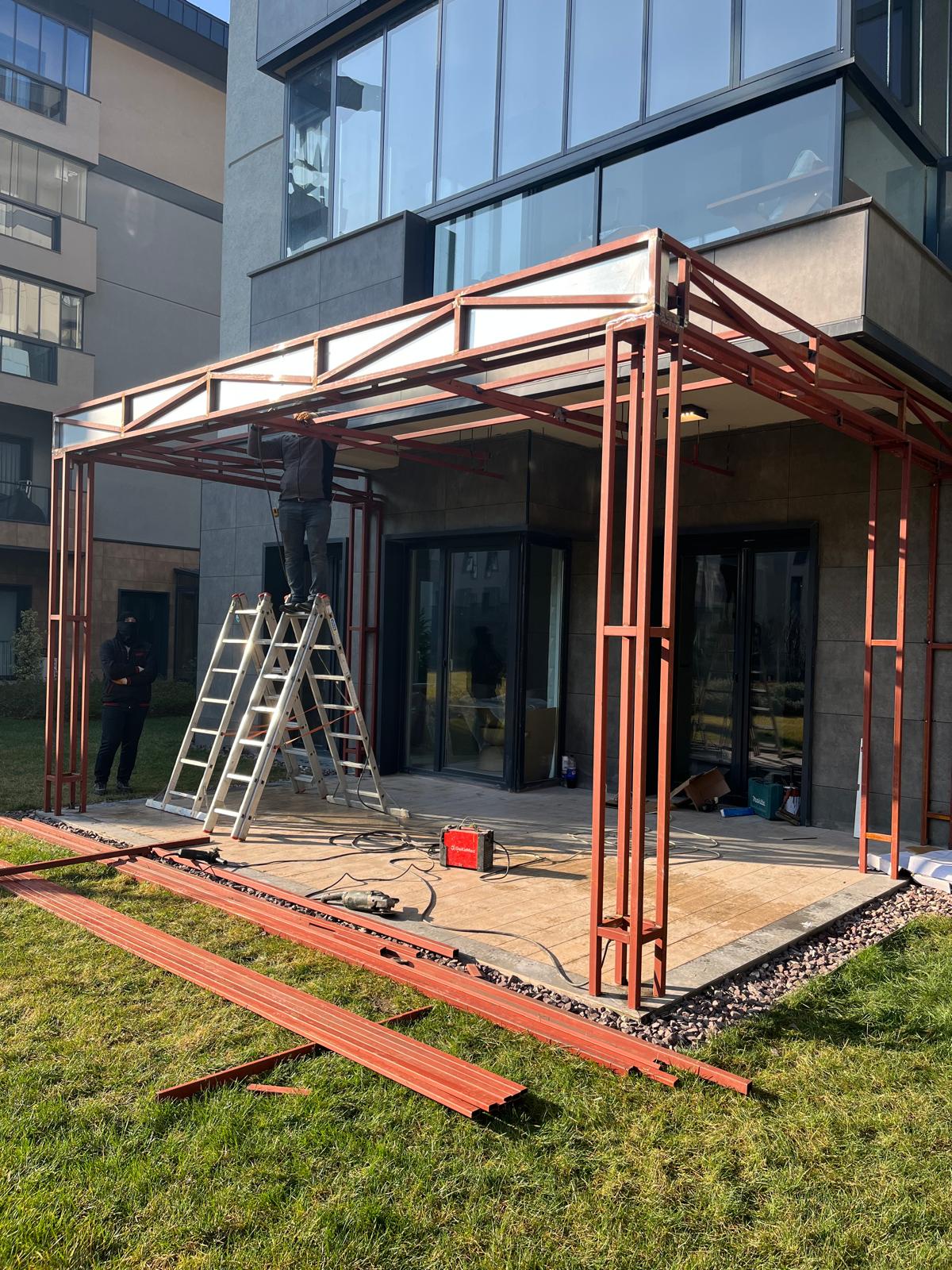 Kış Bahçesi Ve Giyotin 93